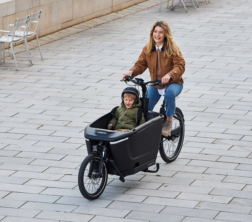 Vélo cargo biporteur pour transporter des enfants